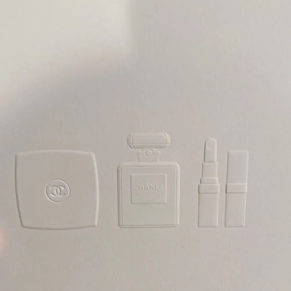 Chanel Gift Box with Cards - Picture 5 of 16